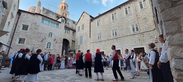 Nastup Kulturno umjetničkog društva "Ploče"